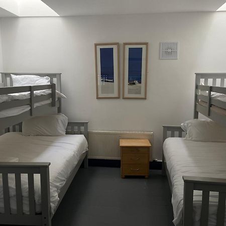 Coastguard Lodge Hostel At Tigh Tp Glaise Bheag Extérieur photo
