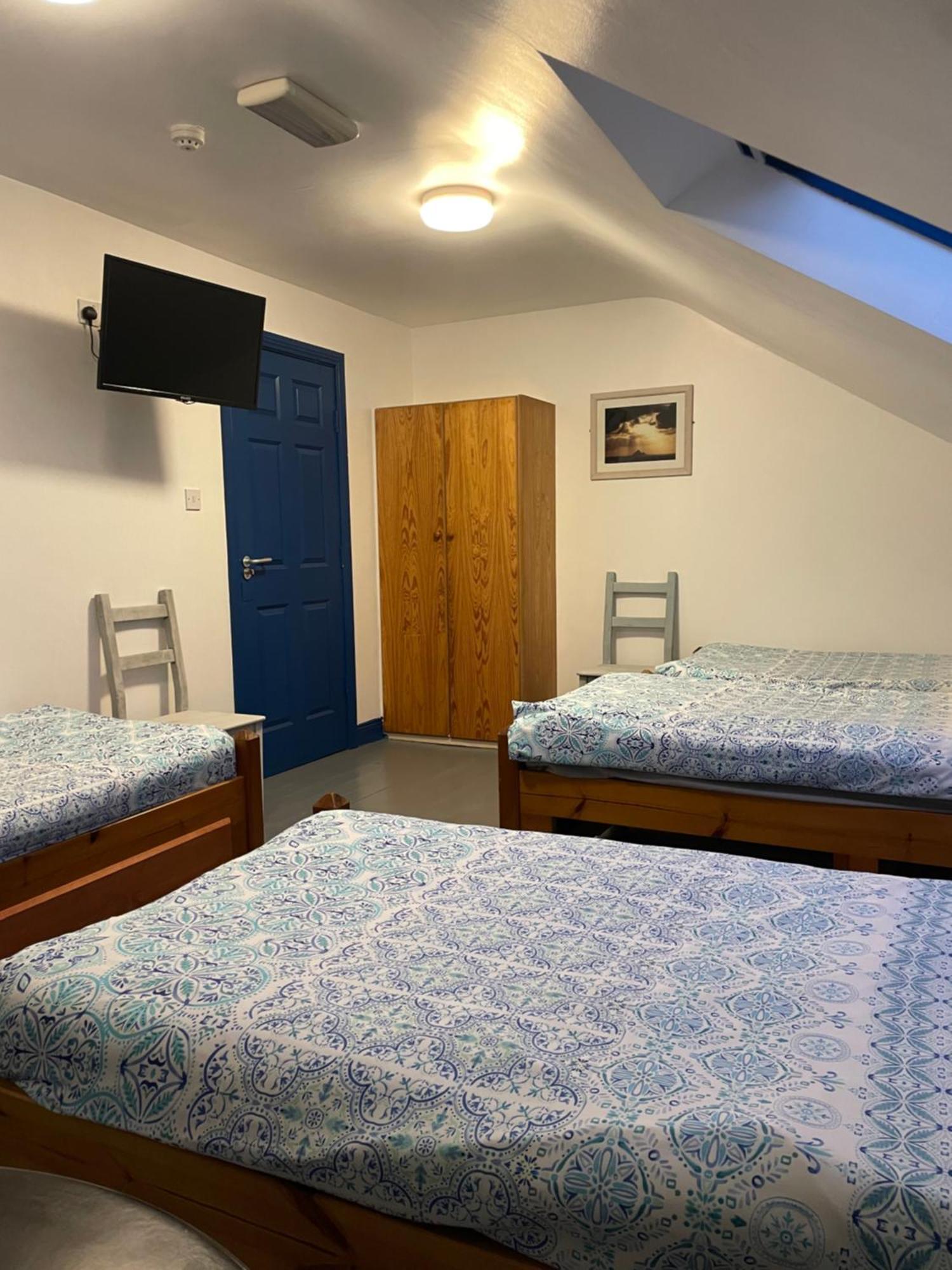 Coastguard Lodge Hostel At Tigh Tp Glaise Bheag Extérieur photo