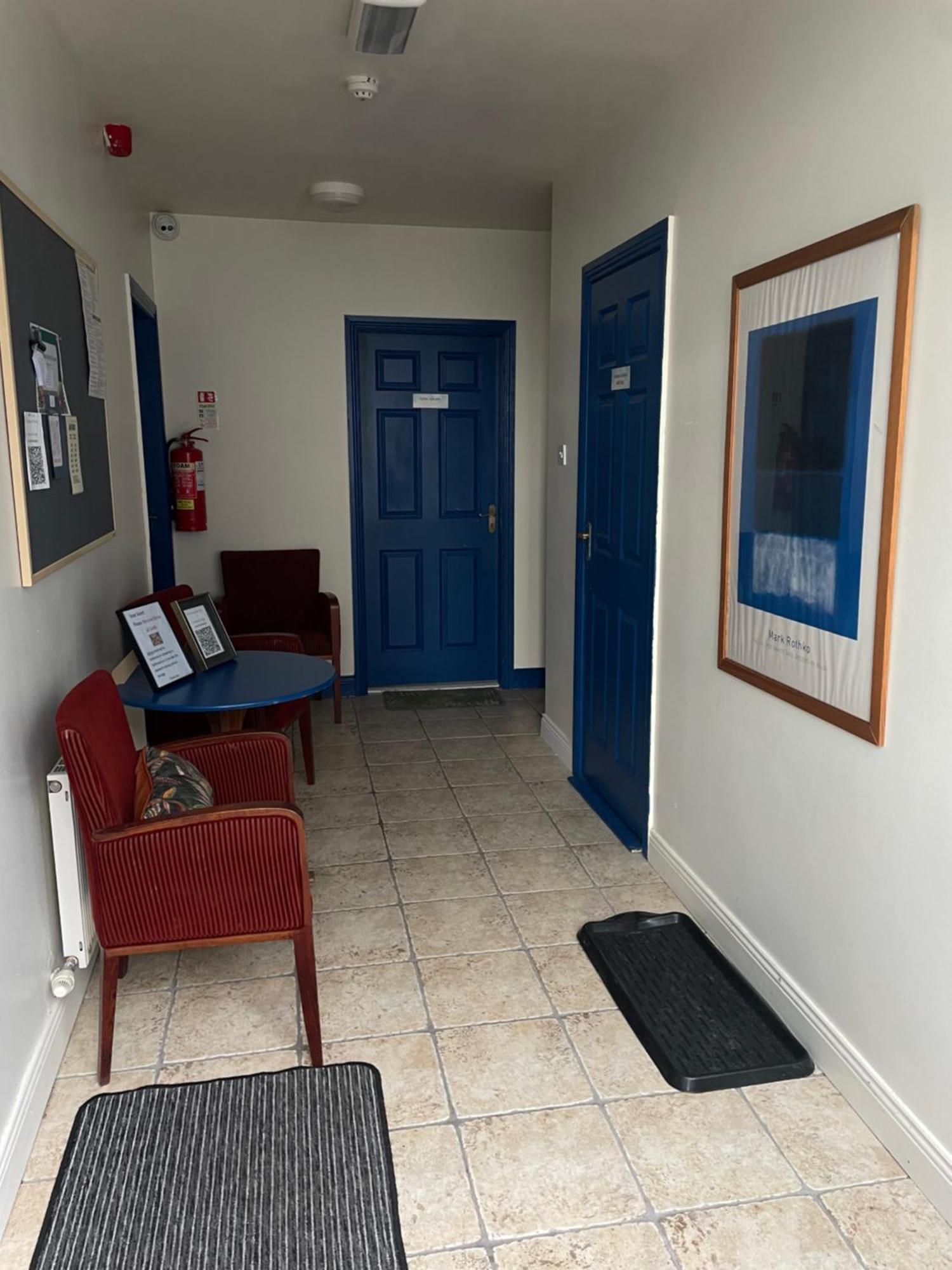 Coastguard Lodge Hostel At Tigh Tp Glaise Bheag Extérieur photo