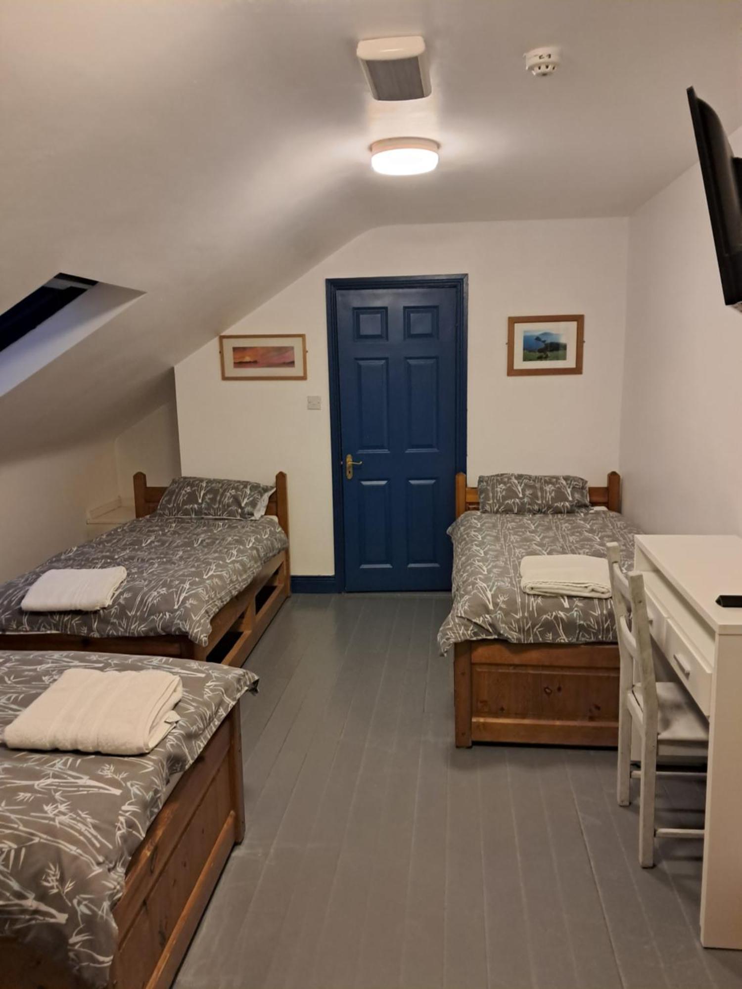 Coastguard Lodge Hostel At Tigh Tp Glaise Bheag Chambre photo
